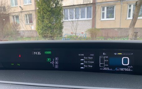 Toyota Prius IV XW50, 2016 год, 1 730 000 рублей, 6 фотография