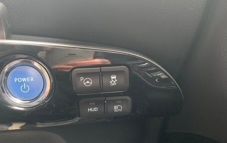 Toyota Prius IV XW50, 2016 год, 1 730 000 рублей, 11 фотография