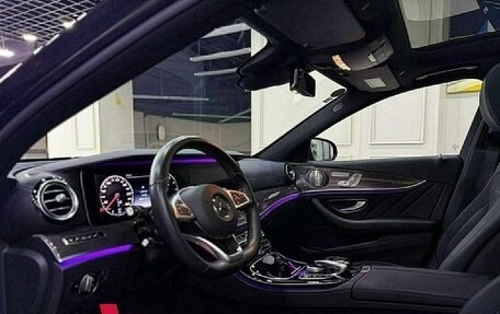 Mercedes-Benz E-Класс AMG, 2017 год, 4 500 000 рублей, 5 фотография