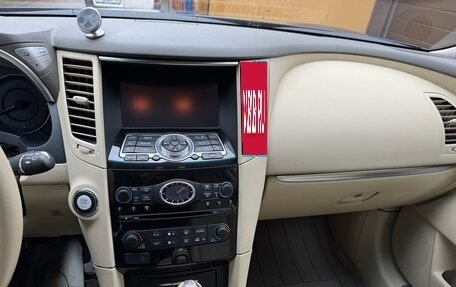 Infiniti QX70, 2017 год, 2 800 000 рублей, 22 фотография