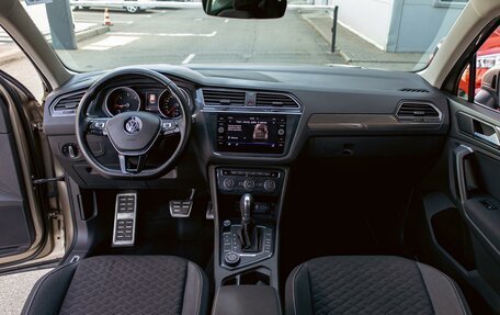 Volkswagen Tiguan II, 2019 год, 1 795 000 рублей, 16 фотография