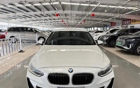 BMW 1 серия, 2022 год, 1 820 000 рублей, 1 фотография