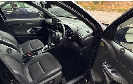 Toyota Yaris Cross, 2022 год, 1 350 000 рублей, 7 фотография