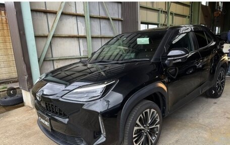 Toyota Yaris Cross, 2022 год, 1 350 000 рублей, 2 фотография