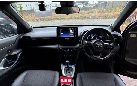 Toyota Yaris Cross, 2022 год, 1 350 000 рублей, 6 фотография