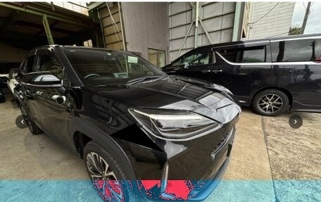 Toyota Yaris Cross, 2022 год, 1 350 000 рублей, 3 фотография