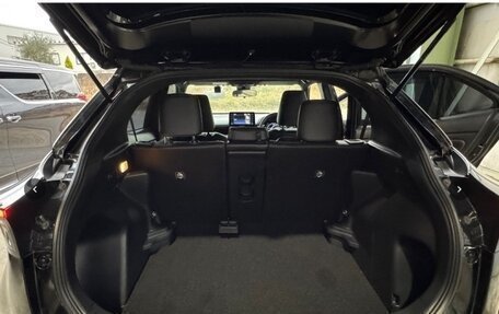 Toyota Yaris Cross, 2022 год, 1 350 000 рублей, 9 фотография