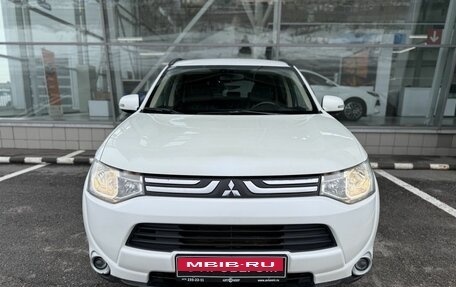 Mitsubishi Outlander III рестайлинг 3, 2013 год, 1 179 000 рублей, 2 фотография