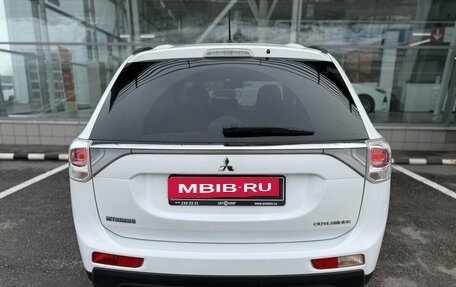 Mitsubishi Outlander III рестайлинг 3, 2013 год, 1 179 000 рублей, 6 фотография