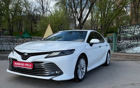 Toyota Camry, 2018 год, 3 350 000 рублей, 1 фотография