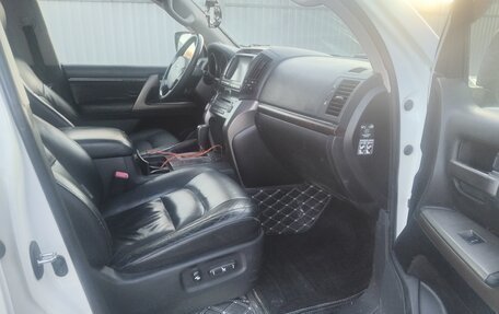 Toyota Land Cruiser 200, 2011 год, 2 999 000 рублей, 8 фотография