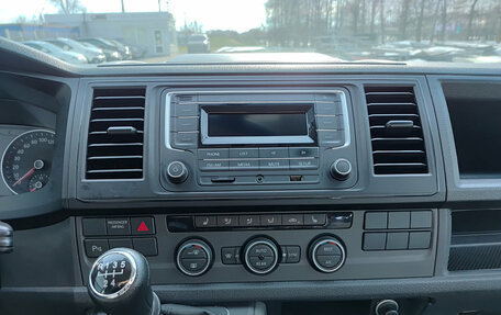 Volkswagen Caravelle T6 рестайлинг, 2018 год, 2 880 000 рублей, 15 фотография