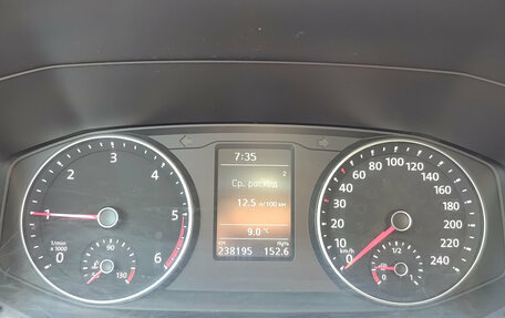 Volkswagen Caravelle T6 рестайлинг, 2018 год, 2 880 000 рублей, 13 фотография