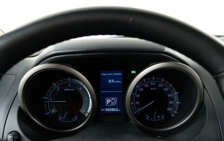 Toyota Land Cruiser Prado 150 рестайлинг 2, 2011 год, 2 377 077 рублей, 26 фотография