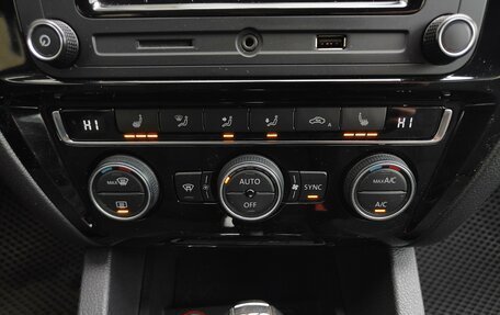 Volkswagen Jetta VI, 2016 год, 1 350 000 рублей, 23 фотография