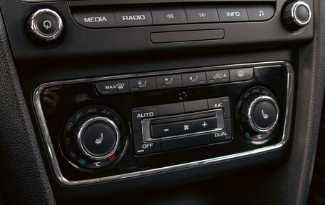 Skoda Superb III рестайлинг, 2014 год, 995 000 рублей, 15 фотография