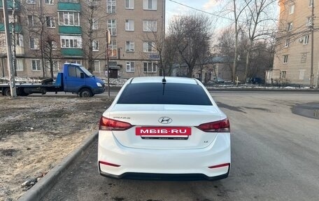 Hyundai Solaris II рестайлинг, 2017 год, 700 000 рублей, 5 фотография