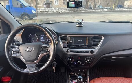 Hyundai Solaris II рестайлинг, 2017 год, 700 000 рублей, 9 фотография