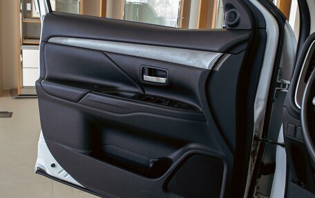 Mitsubishi Outlander III рестайлинг 3, 2013 год, 12 фотография