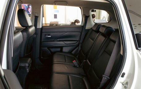 Mitsubishi Outlander III рестайлинг 3, 2013 год, 17 фотография