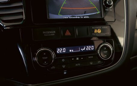 Mitsubishi Outlander III рестайлинг 3, 2013 год, 15 фотография
