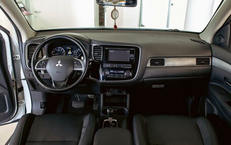 Mitsubishi Outlander III рестайлинг 3, 2013 год, 16 фотография