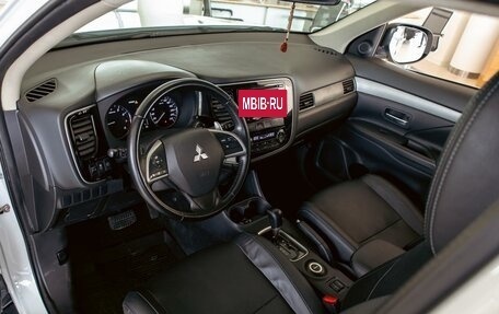 Mitsubishi Outlander III рестайлинг 3, 2013 год, 13 фотография
