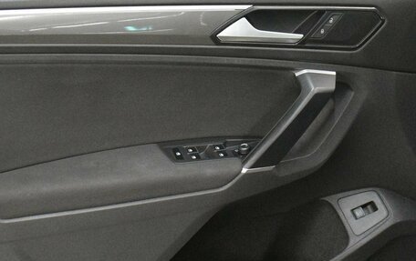 Volkswagen Tiguan II, 2018 год, 1 899 000 рублей, 10 фотография