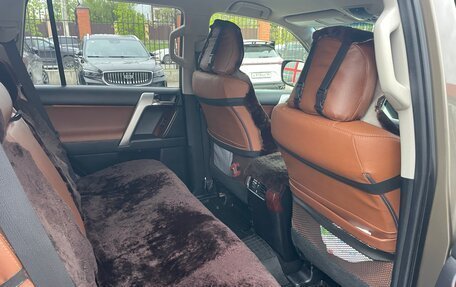 Toyota Land Cruiser Prado 150 рестайлинг 2, 2015 год, 3 100 000 рублей, 7 фотография