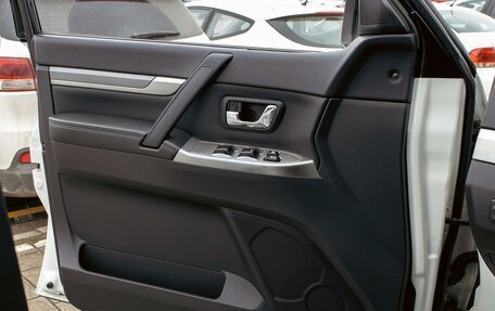 Mitsubishi Pajero IV, 2015 год, 2 155 000 рублей, 12 фотография