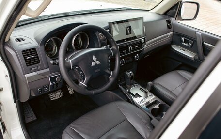 Mitsubishi Pajero IV, 2015 год, 2 155 000 рублей, 13 фотография