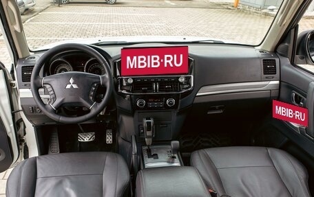 Mitsubishi Pajero IV, 2015 год, 2 155 000 рублей, 16 фотография