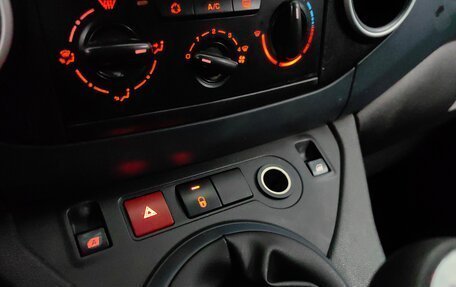 Peugeot Partner II рестайлинг 2, 2010 год, 398 000 рублей, 23 фотография