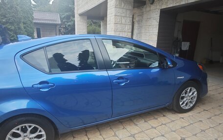 Toyota Prius c I, 2015 год, 1 350 000 рублей, 3 фотография