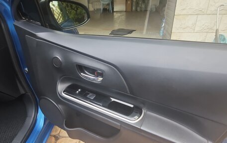 Toyota Prius c I, 2015 год, 1 350 000 рублей, 17 фотография