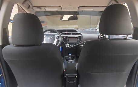 Toyota Prius c I, 2015 год, 1 350 000 рублей, 18 фотография