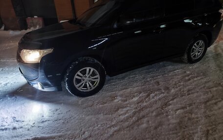 Mitsubishi Outlander III рестайлинг 3, 2013 год, 1 200 000 рублей, 3 фотография