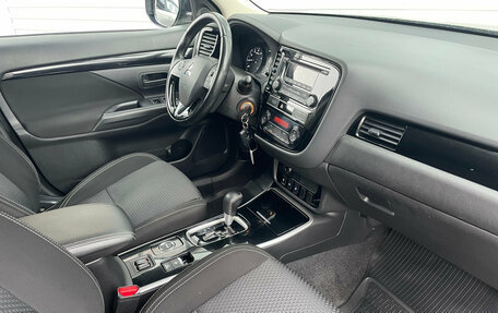 Mitsubishi Outlander III рестайлинг 3, 2019 год, 2 249 000 рублей, 10 фотография