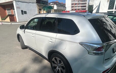 Mitsubishi Outlander III рестайлинг 3, 2014 год, 1 650 000 рублей, 2 фотография