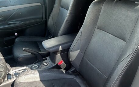 Mitsubishi Outlander III рестайлинг 3, 2014 год, 1 650 000 рублей, 3 фотография