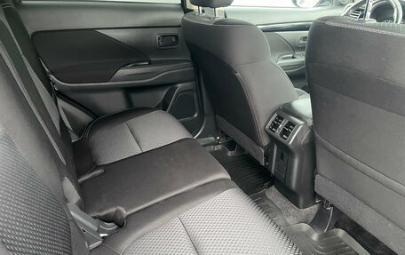 Mitsubishi Outlander III рестайлинг 3, 2019 год, 2 249 000 рублей, 13 фотография