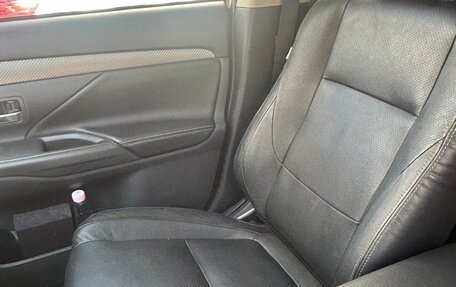 Mitsubishi Outlander III рестайлинг 3, 2014 год, 1 650 000 рублей, 4 фотография