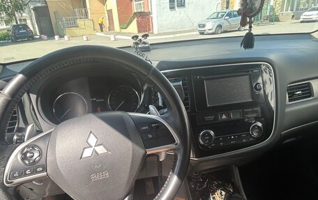 Mitsubishi Outlander III рестайлинг 3, 2014 год, 1 650 000 рублей, 6 фотография