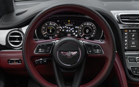 Bentley Bentayga I, 2025 год, 35 000 000 рублей, 26 фотография