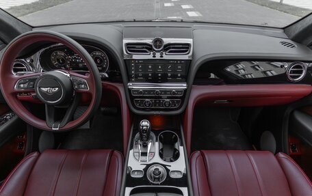 Bentley Bentayga I, 2025 год, 35 000 000 рублей, 25 фотография