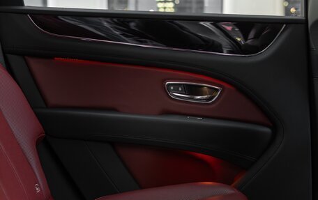 Bentley Bentayga I, 2025 год, 35 000 000 рублей, 39 фотография