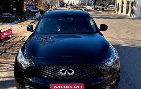 Infiniti QX70, 2014 год, 2 000 000 рублей, 1 фотография