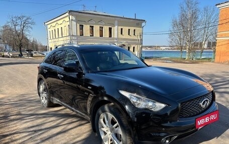 Infiniti QX70, 2014 год, 2 000 000 рублей, 2 фотография