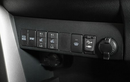 Toyota RAV4, 2017 год, 2 400 000 рублей, 9 фотография