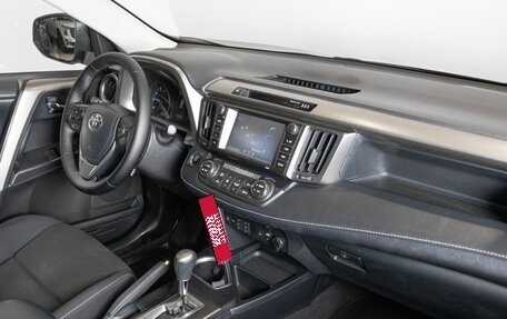 Toyota RAV4, 2017 год, 2 400 000 рублей, 7 фотография